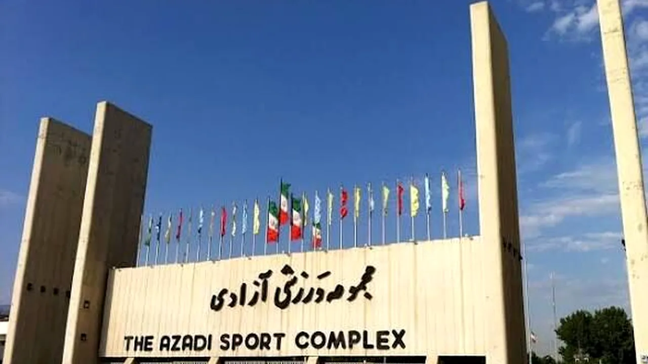 ورزشگاه آزادی نیمفصل هم آماده نمیشود