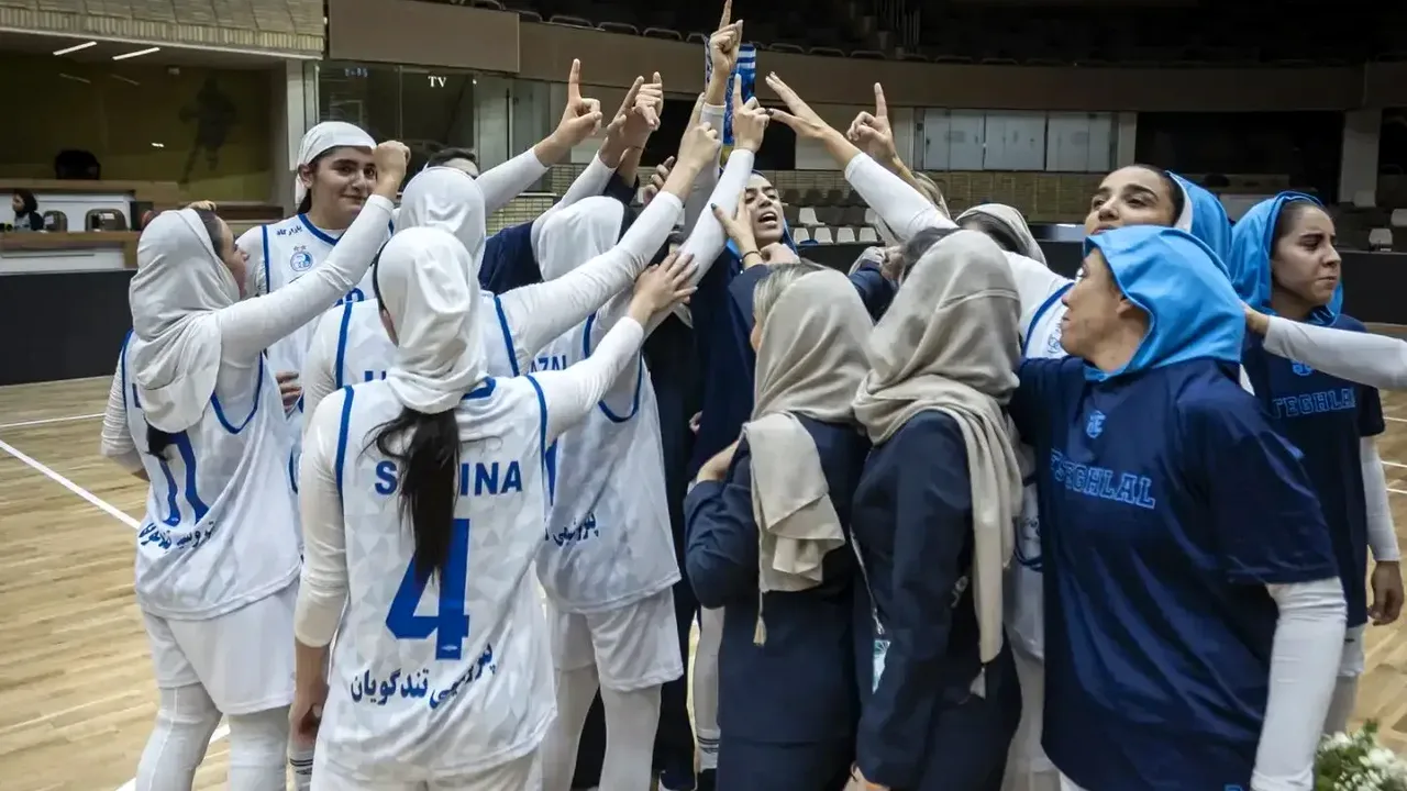 استقلال با پیروزی قاطع آغازگر فصل جدید لیگ برتر بسکتبال شد