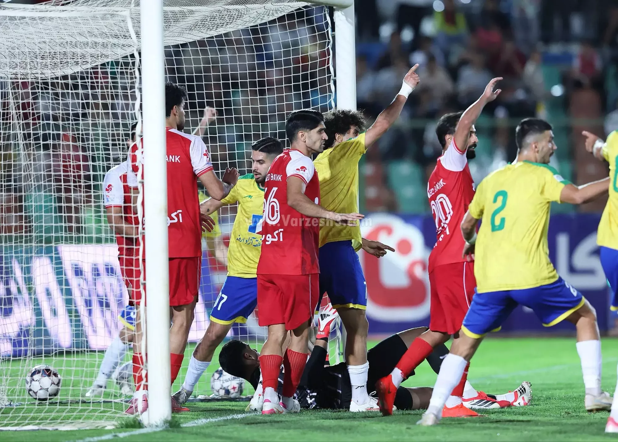 گل نفت آبادان به پرسپولیس؛ تلاش بینتیجه در برابر شکست