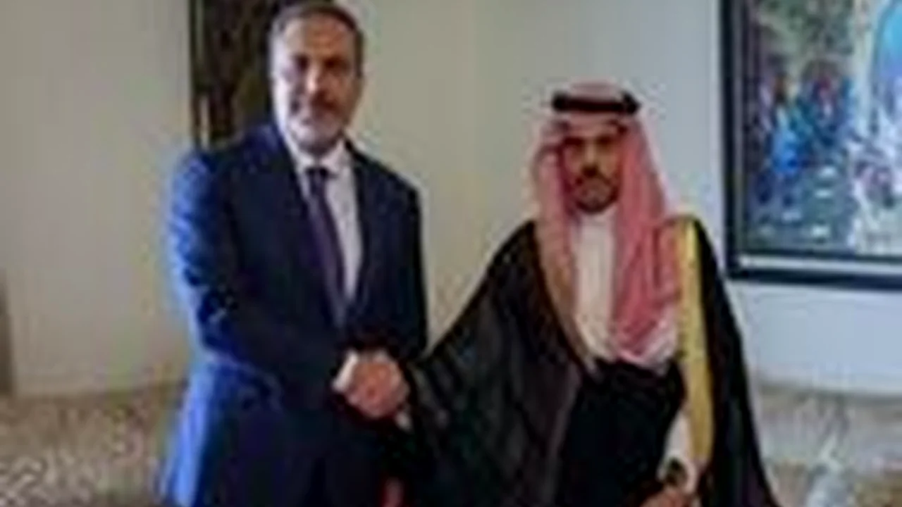 تماس محرمانه وزیران خارجه ترکیه و عربستان؛ پشت پرده تحولی که خاورمیانه را زیر و رو میکند؟