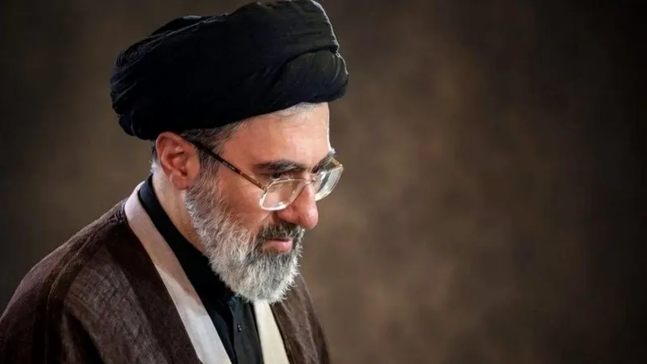 تأکید رهبر انقلاب بر افزایش اقتدار ایران با کار و ابتکار