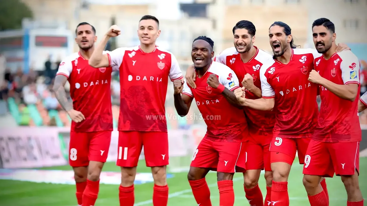 پرسپولیس با تفاضل گل بهتر، در صدر جدول لیگ برتر ایستاد