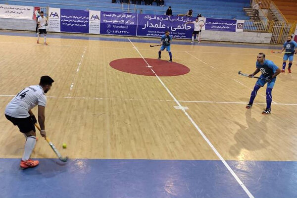 فارغالتحصیلی اویس حسنزاده از برنامه بینالمللی هاکی روی یخ