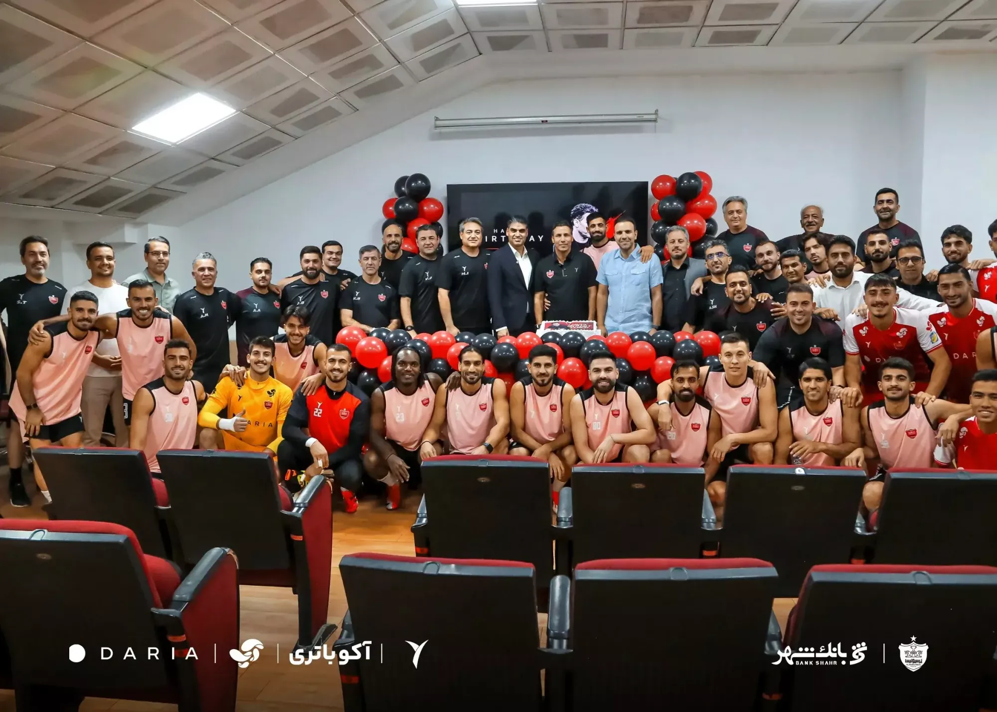 شوخی جالب کاپیتان پرسپولیس در جشن تولد مهدی تارتار