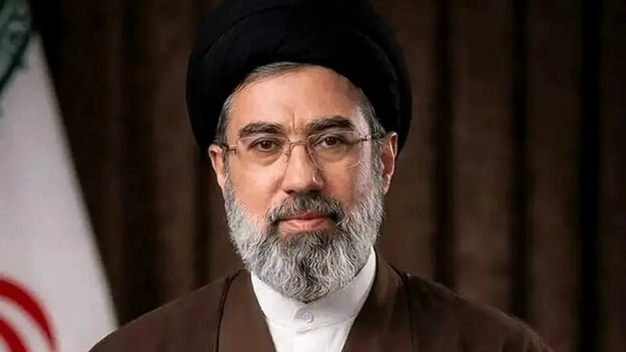 رهبر انقلاب: جنگ و مذاکره همزمان ممکن است