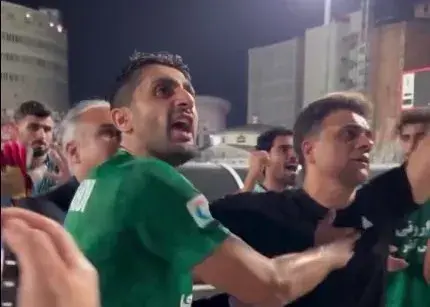 تشویق وحید رضایی توسط هواداران شمس آذر پس از پیروزی