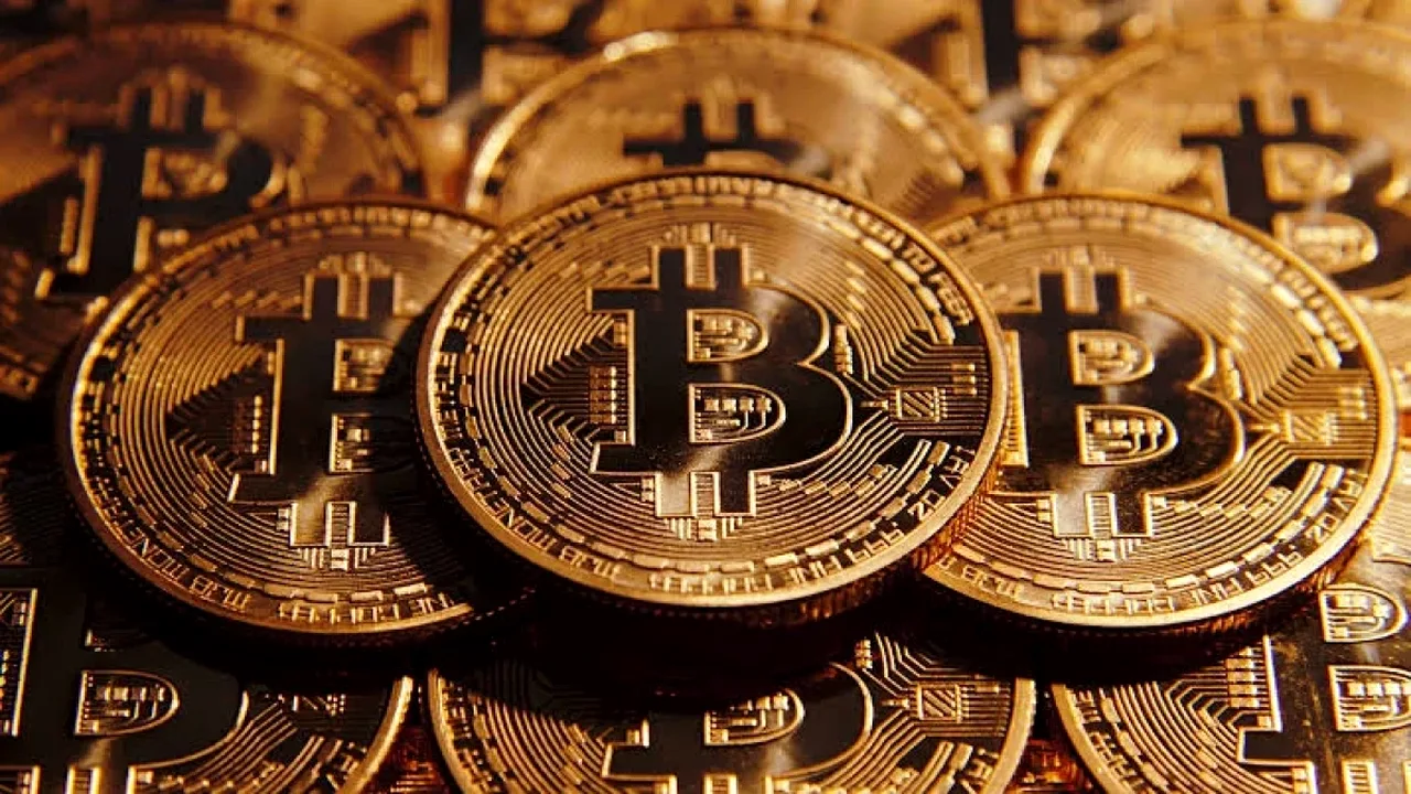 بیتکوین در آستانه ۸۰ هزار دلار؛ خرید یا انتظار؟