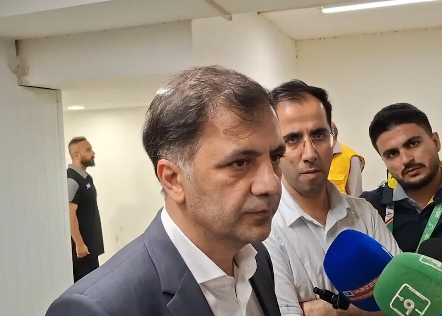 انتقاد تند حجت کریمی از قضاوت داور در بازی تراکتور