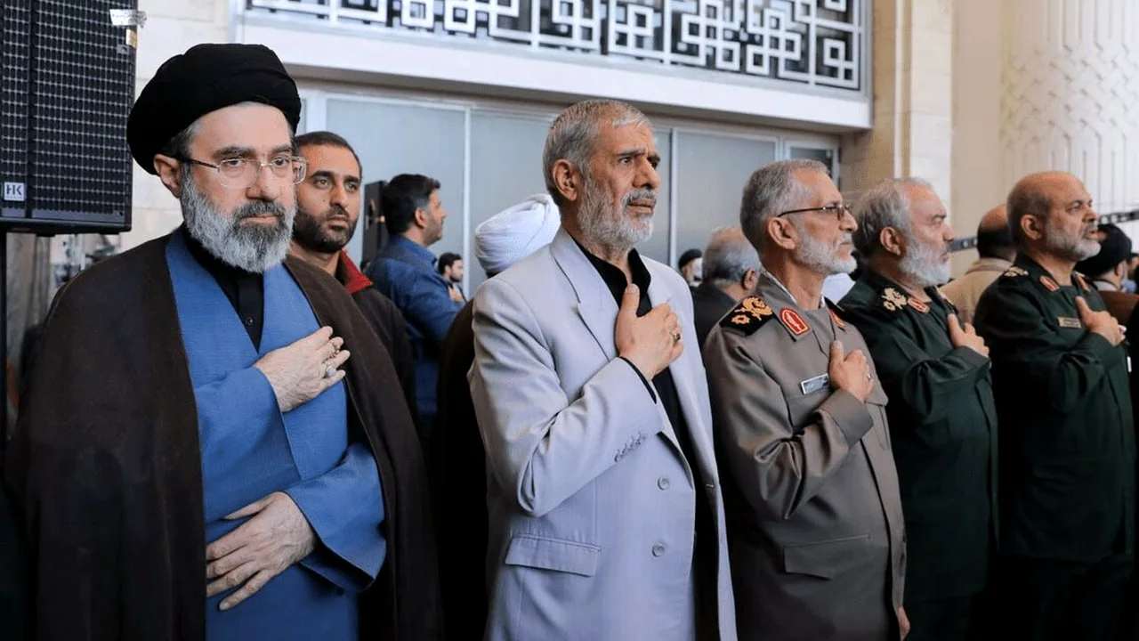 هدیه ویژهای که به خبرنگار صداوسیما رسید؛ راز توصیه عجیب «تا ۶ ماه به کسی ندهید» چیست؟
