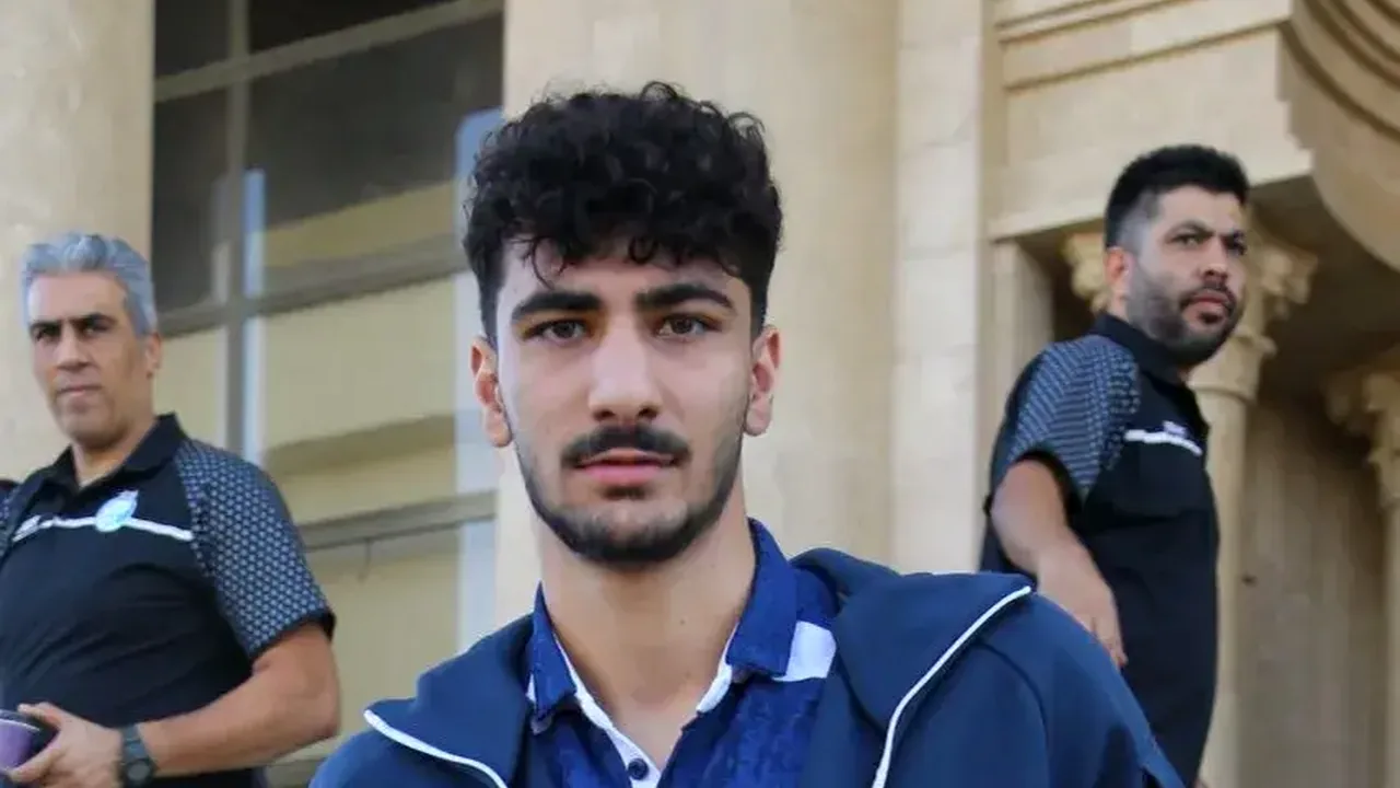 هواداران یزدی با حرکتی خاص از هافبک استقلال تقدیر کردند
