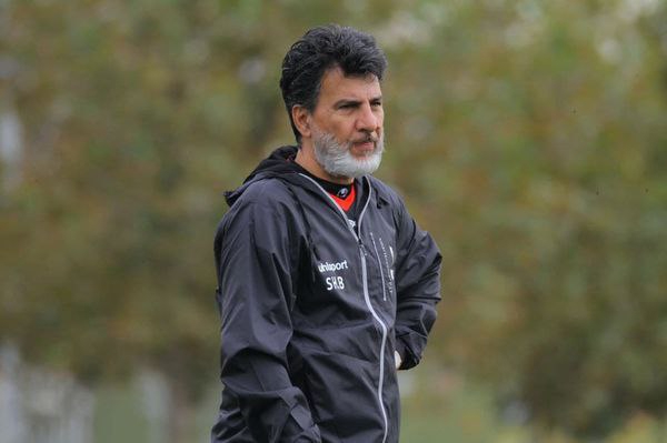 شاهرخ بیانی: شکست تیم امید زنگ خطر جدی برای فوتبال ایران است