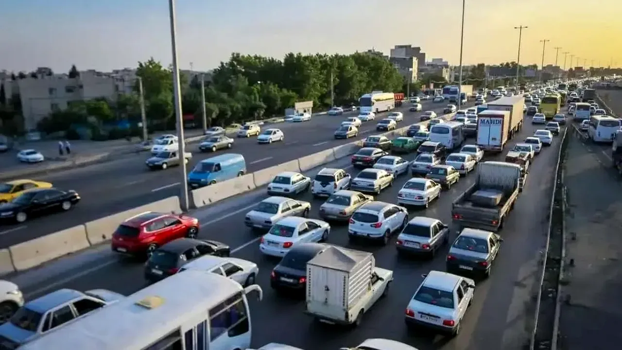 ترافیک سنگین در محورهای اصلی و انسداد چند جاده کشور