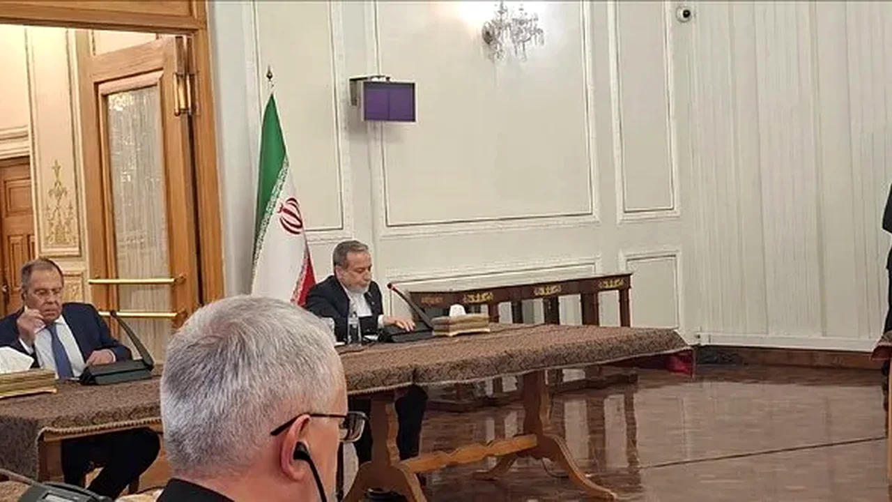 عراقچی در نشست خبری با لاوروف چه گفت که غربیها را غافلگیر کرد؟