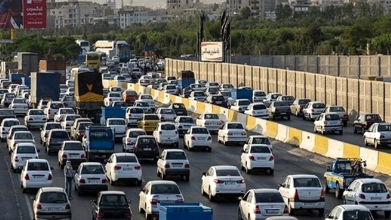 ترافیک نیمهسنگین ورودی تهران و بارش باران در پنج استان