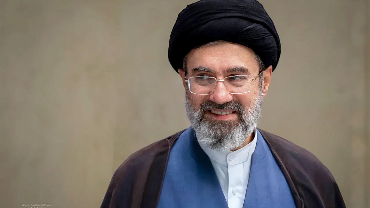 تأکید رهبر انقلاب بر نقش جوانان در تقویت ایران