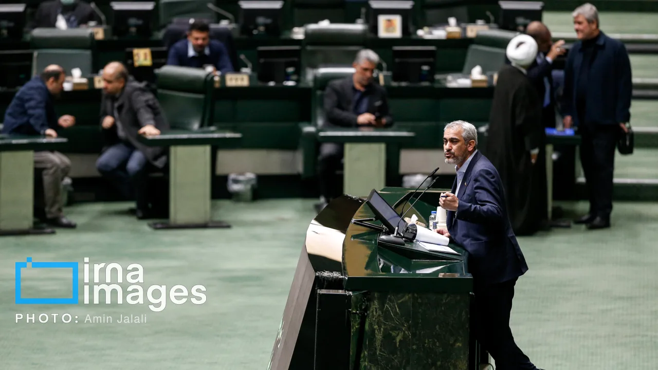 وزیر اقتصاد: نقدینگی و تورم ماهانه در مسیر کاهشی قرار گرفت
