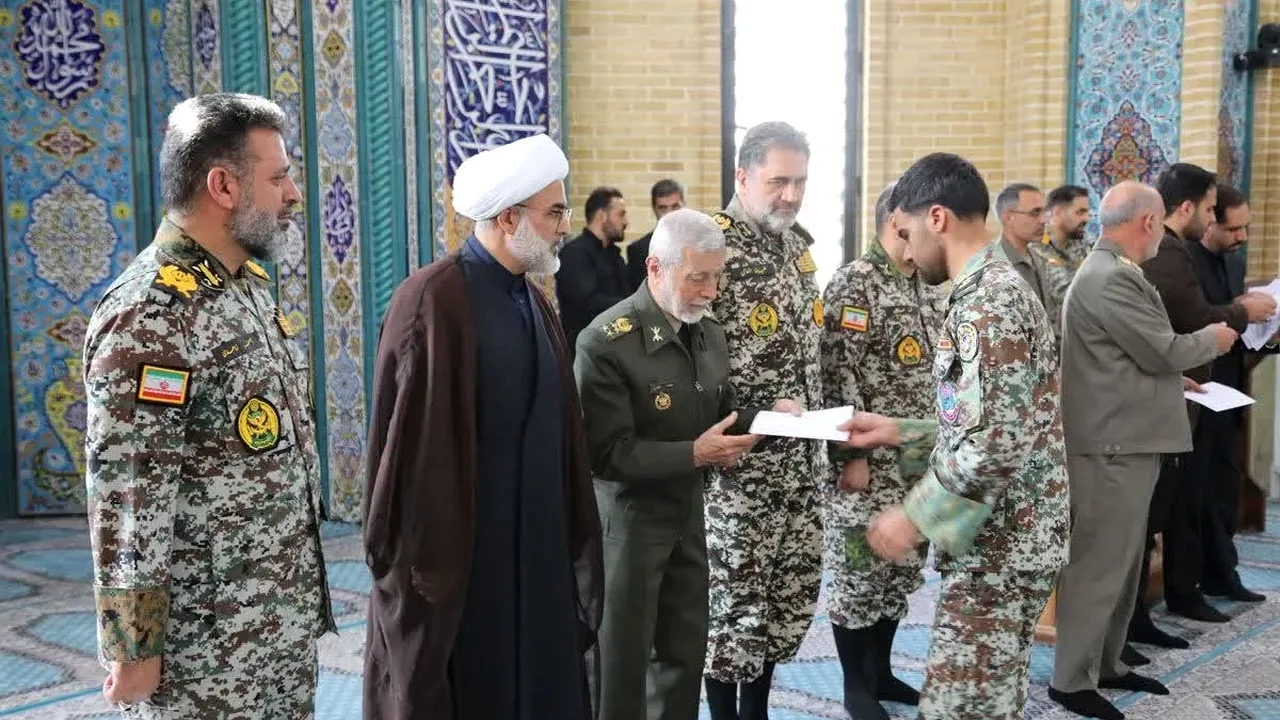 تأکید بر آمادگی افسران جوان پدافند هوایی در آیین اعطای عطیه