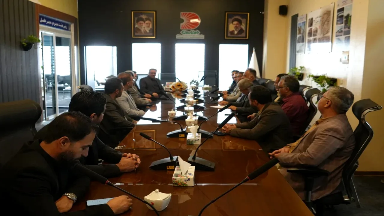 قدردانی مدیران تایباد از نخبه اقتصادی کشور