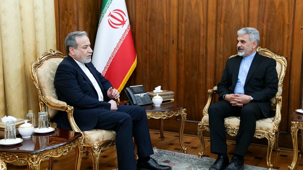 گفتگوی وزیر خارجه ایران با سفیر تازه در اوگاندا