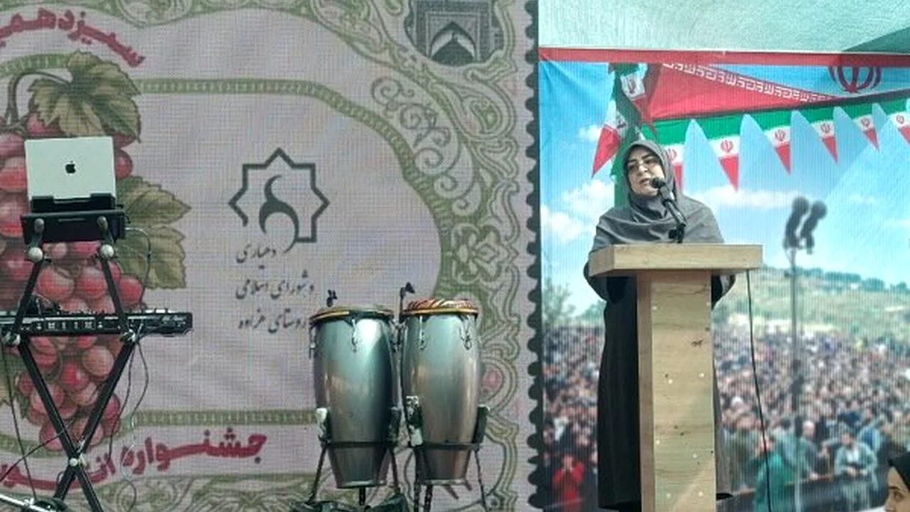 مهاجرانی: سرزمین آفتاب ترنج قالی ایران و بخشی از هویت تمدنی کشور است