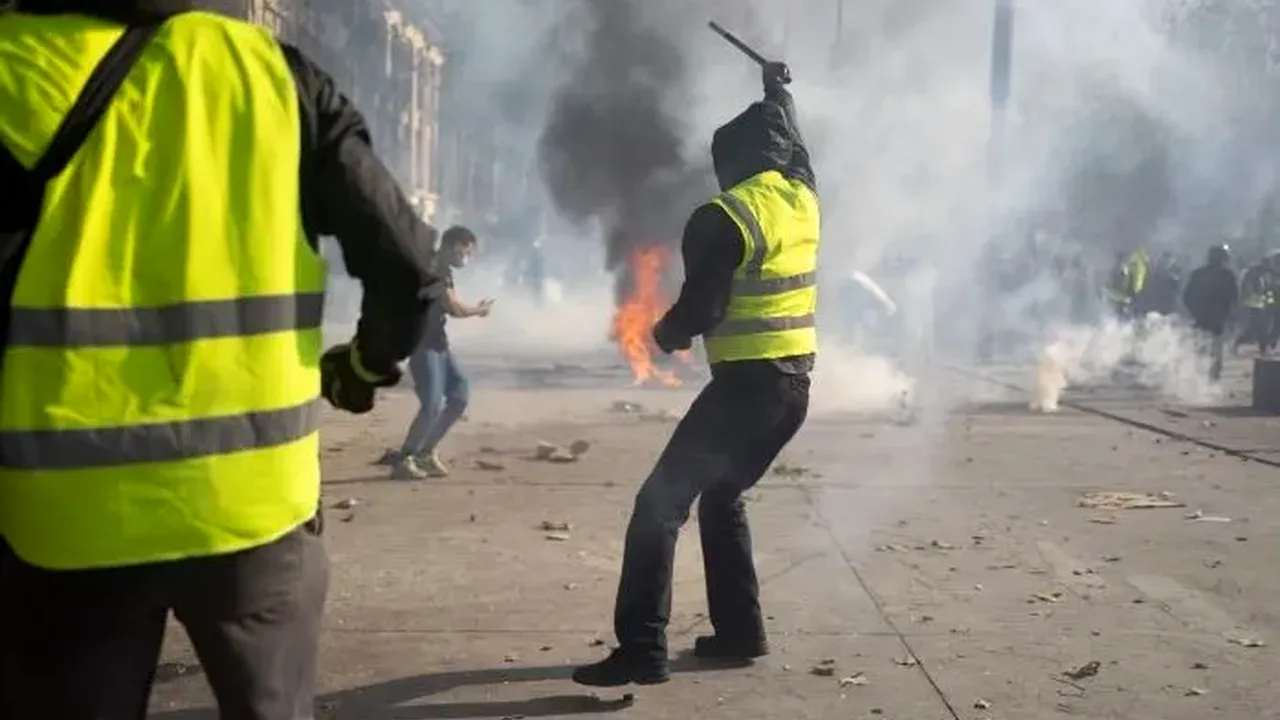 افت غیرمنتظره اقتصاد فرانسه در سایه گرما و تنگه هرمز
