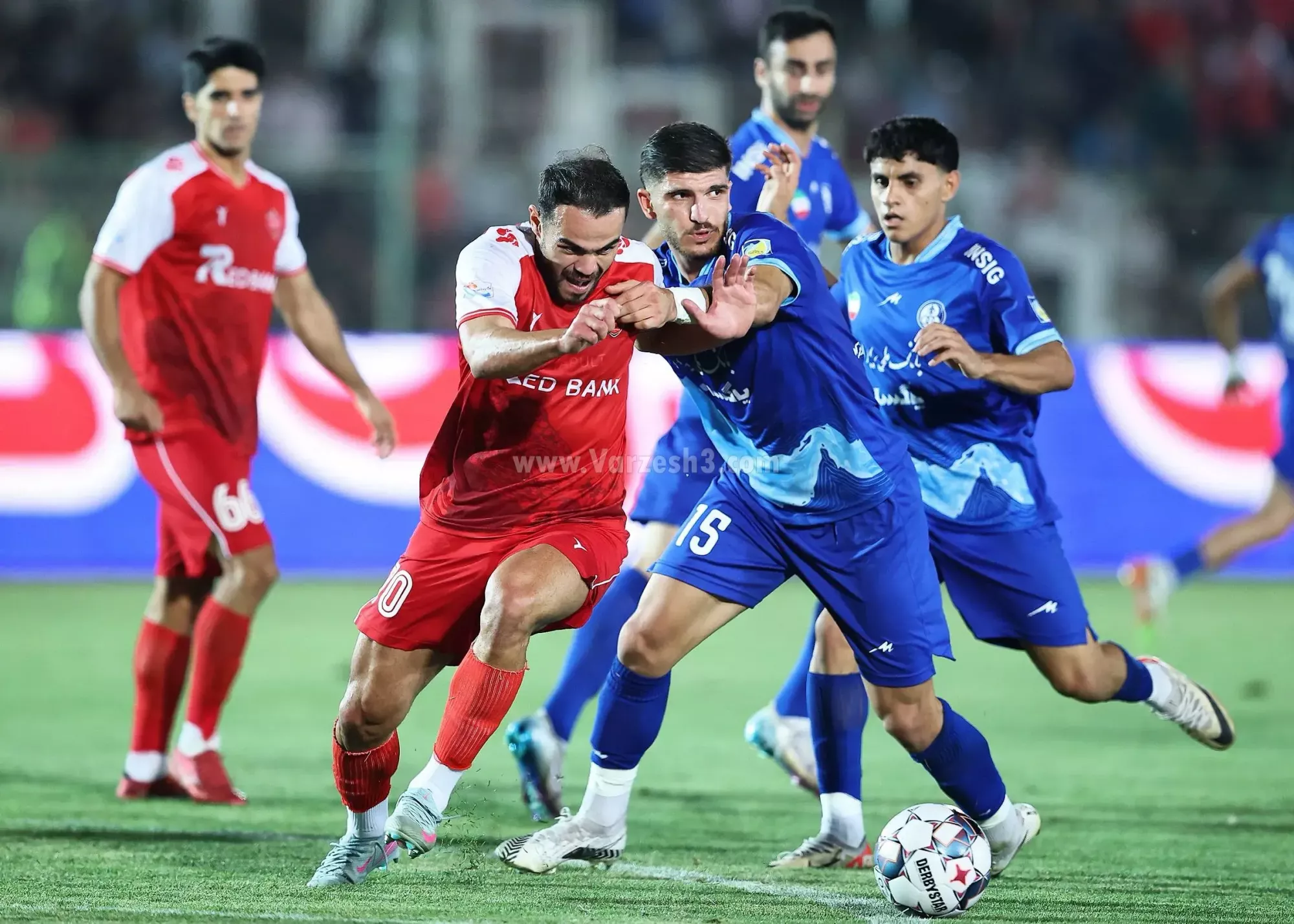 اوستون اورونوف در پرسپولیس: از نیمکت نشینی تا میدان