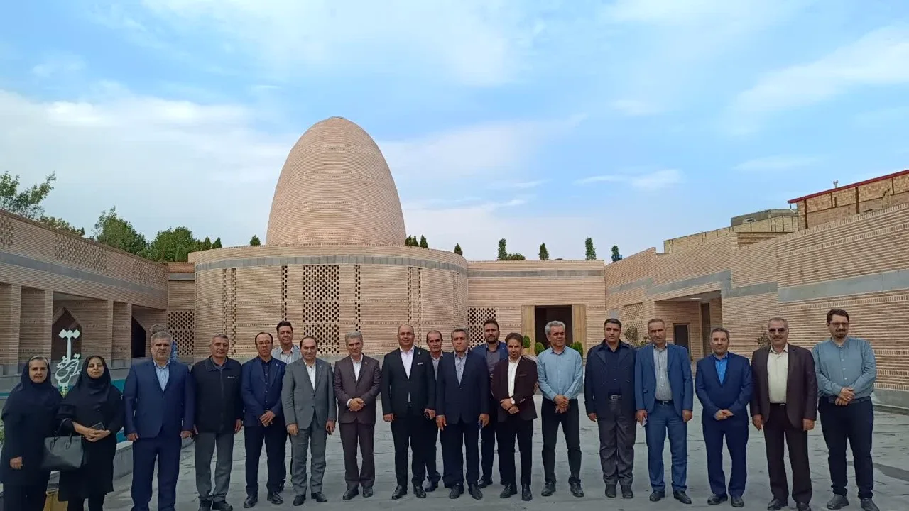 رایزنان بازرگانی هفت کشور مهمان شمس تبریزی در خوی شدند