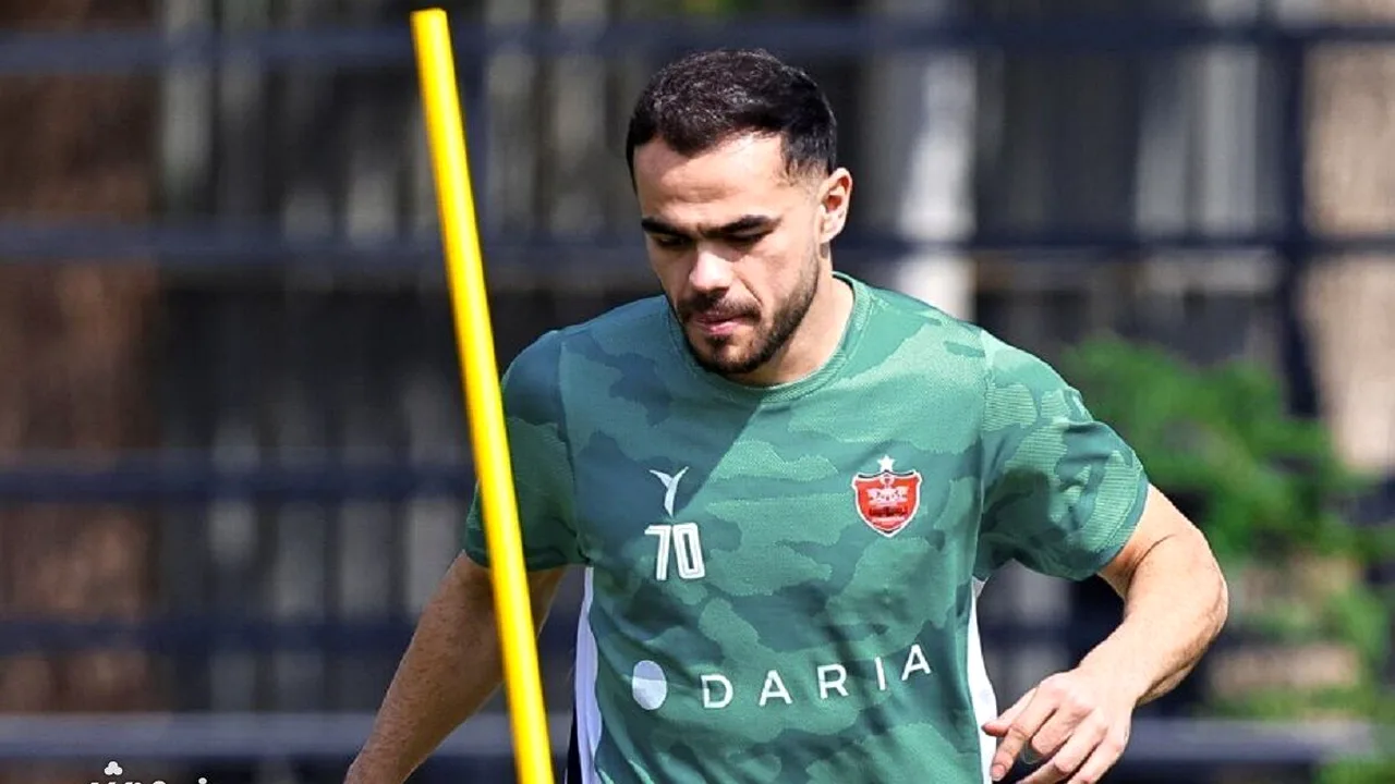 مصدومیت اورونوف؛ ستاره پرسپولیس مقابل فولاد غایب شد