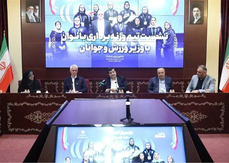 دختران مدالآور وزنهبرداری با وزیر ورزش دیدار کردند