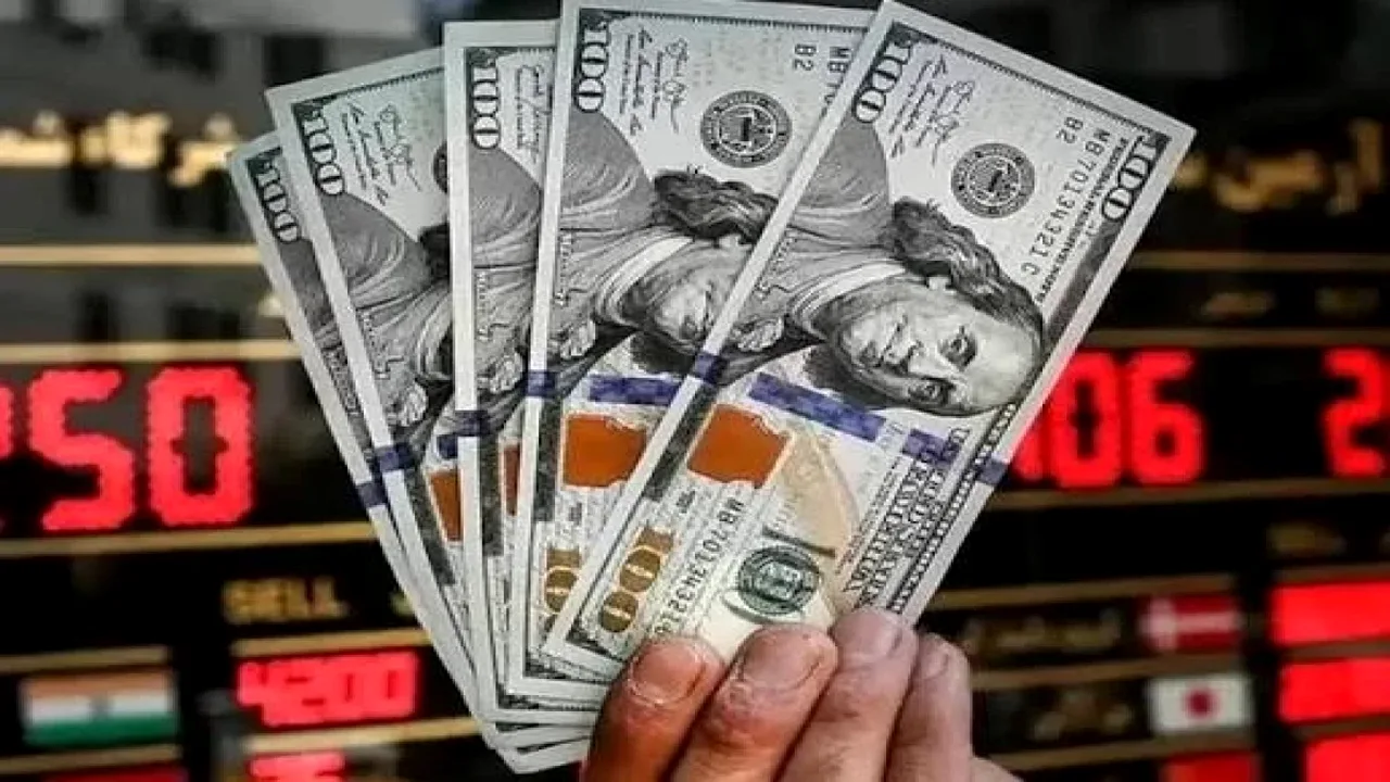 دلار ۲۷۱ هزار تومانی؛ شکاف قیمتی خرید و فروش در بازار آزاد