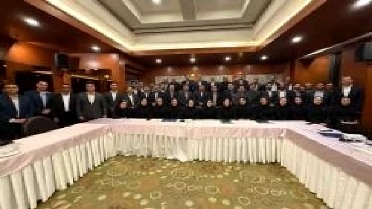 تأکید بانک سرمایه بر توانمندسازی کارکنان و توسعه بازاریابی