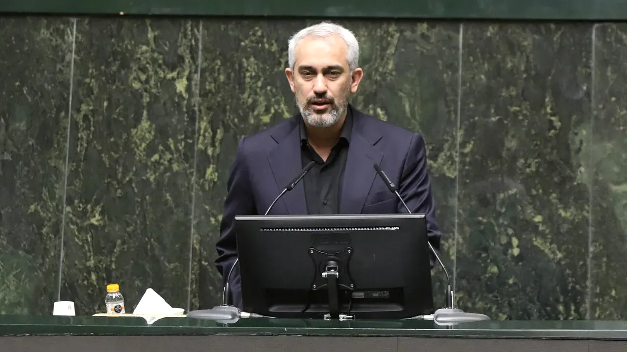 وزیر اقتصاد: فروپاشی اقتصاد ایران را رد میکنیم و تورم زیر ۲۰ درصد