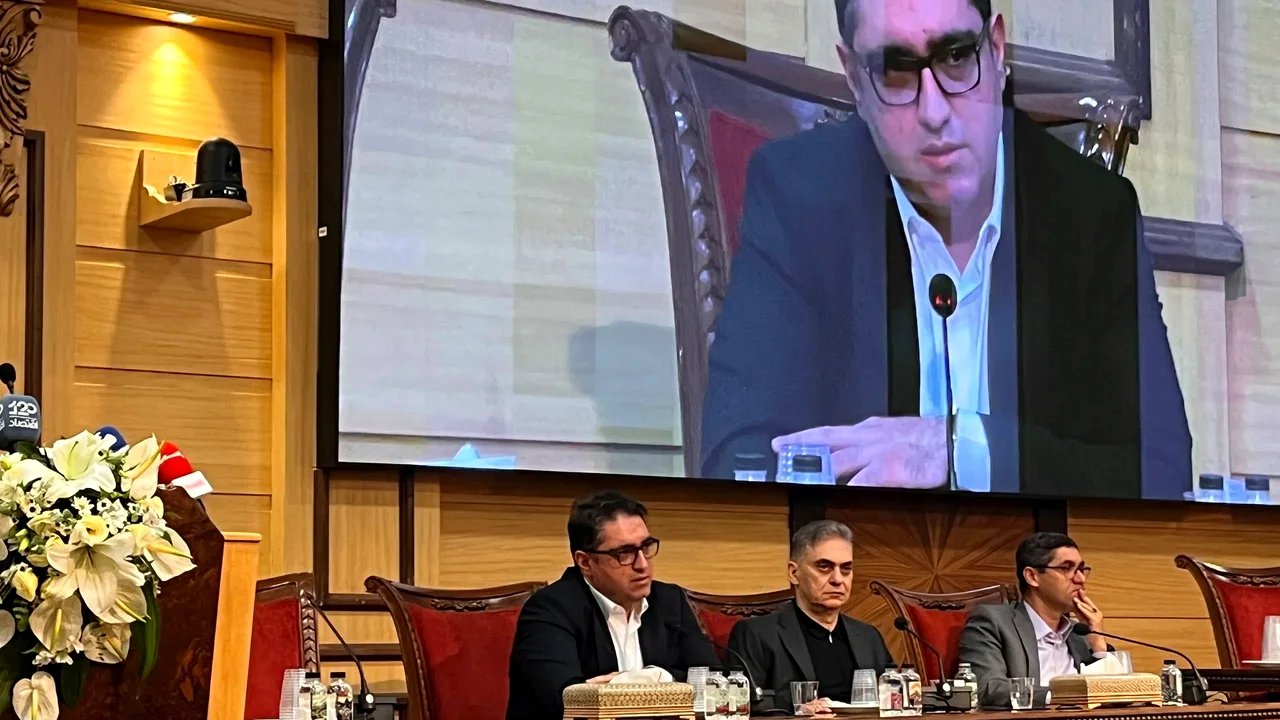 چرا صادرکنندگان ایرانی از بازگرداندن ارز خود طفره میروند؟ راز سندرومی که تجارت را فلج کرده است