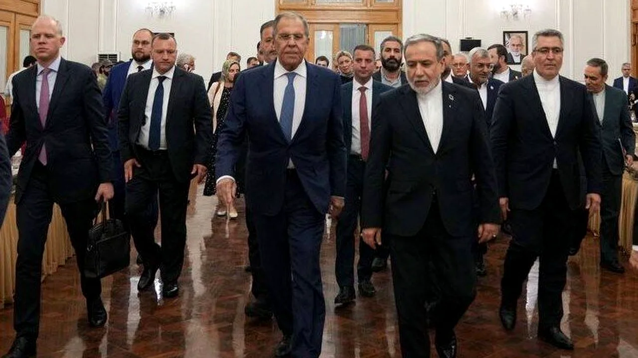 سفر مرموز لاوروف به تهران؛ آیا روسها نقشه جدیدی برای ایران و آمریکا دارند؟
