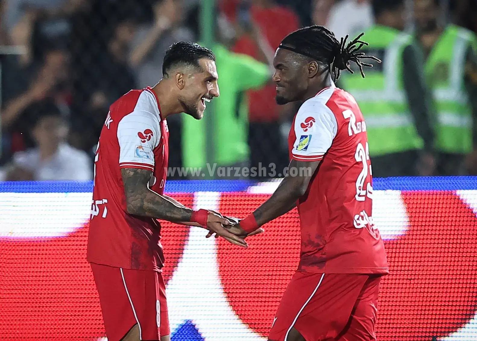 عملکرد برجسته بیفوما در پرسپولیس و پاسخ به هواداران