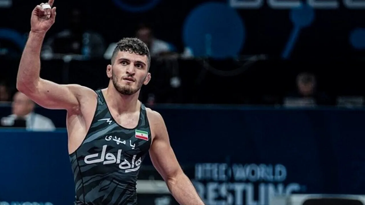 نخودی با غلبه بر نایب قهرمان المپیک به نیمهنهایی جهان رسید