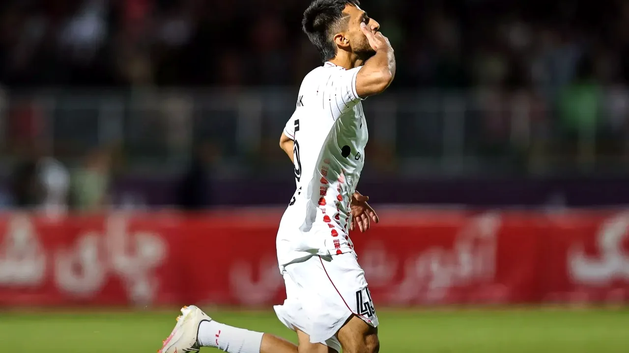 محمدحسین صادقی، درخشش در پرسپولیس را آغاز کرد