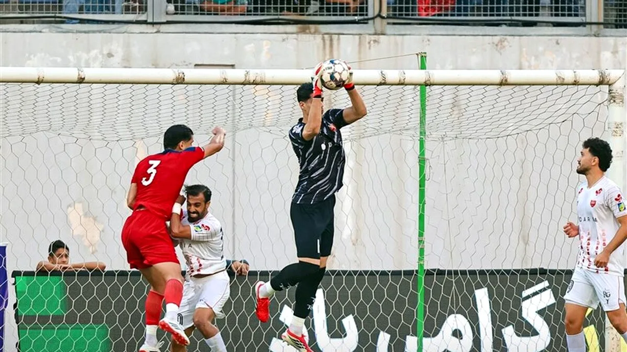 پرسپولیس با برد یک بر صفر برابر نساجی به صدر جدول بازگشت
