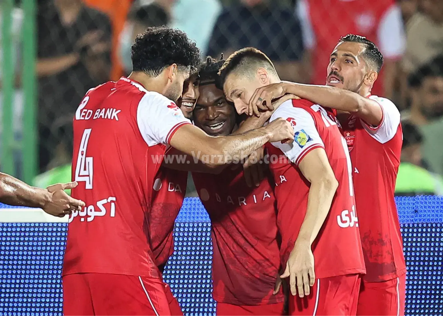 پرسپولیس با پیروزی برابر صنعت نفت، به صدر جدول نزدیک شد