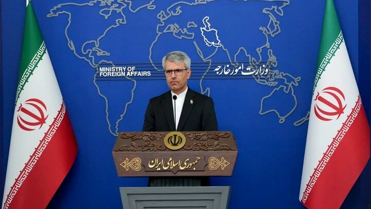 پیام هشدارآمیز سخنگوی وزارت خارجه به مکرون؛ پنجرهای که تاریخ آن را میشکند!