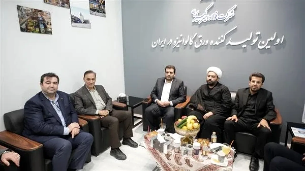بازدید اعضای شورای شهر اصفهان از غرفه فولاد امیرکبیر کاشان