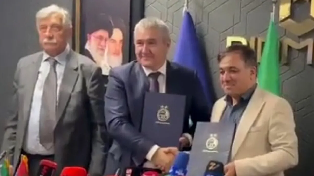 پیراهن استقلال بر تن رئیس آکادمی ورزش صربستان