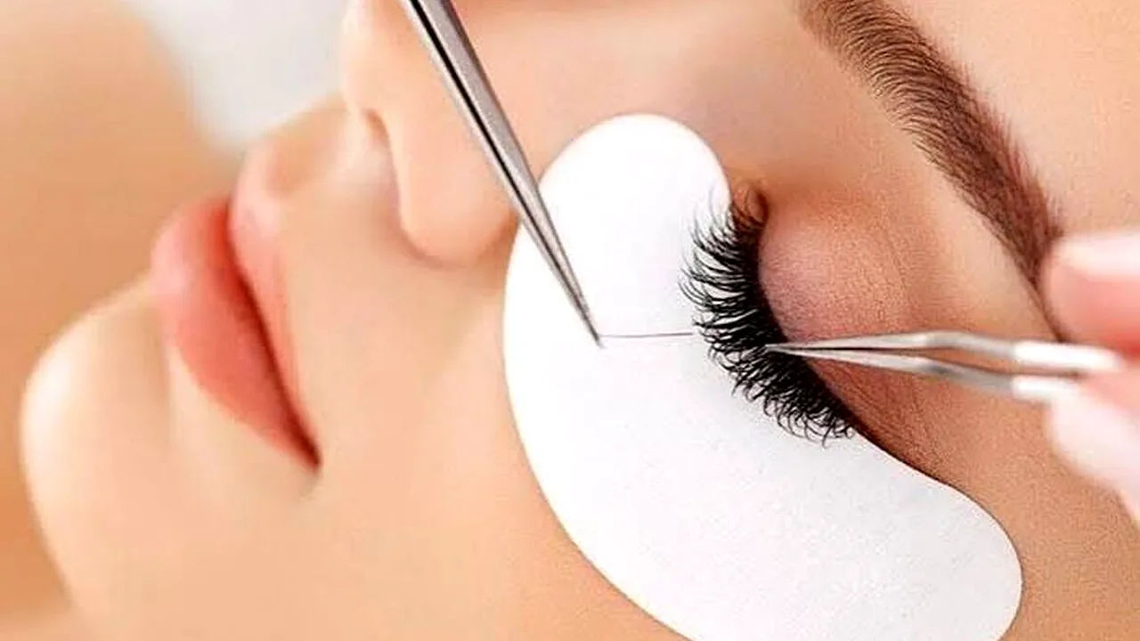 هشدار پژوهش جدید درباره اکستنشن مژه و سلامت چشم