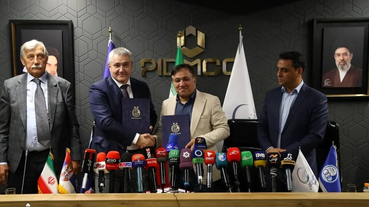 جشن استقلال برای تفاهمنامه صربستانی در بحران مالی