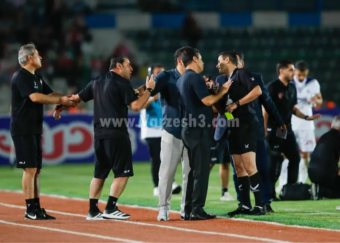 اعتراض مربی پرسپولیس به داور در دیدار با ملوان