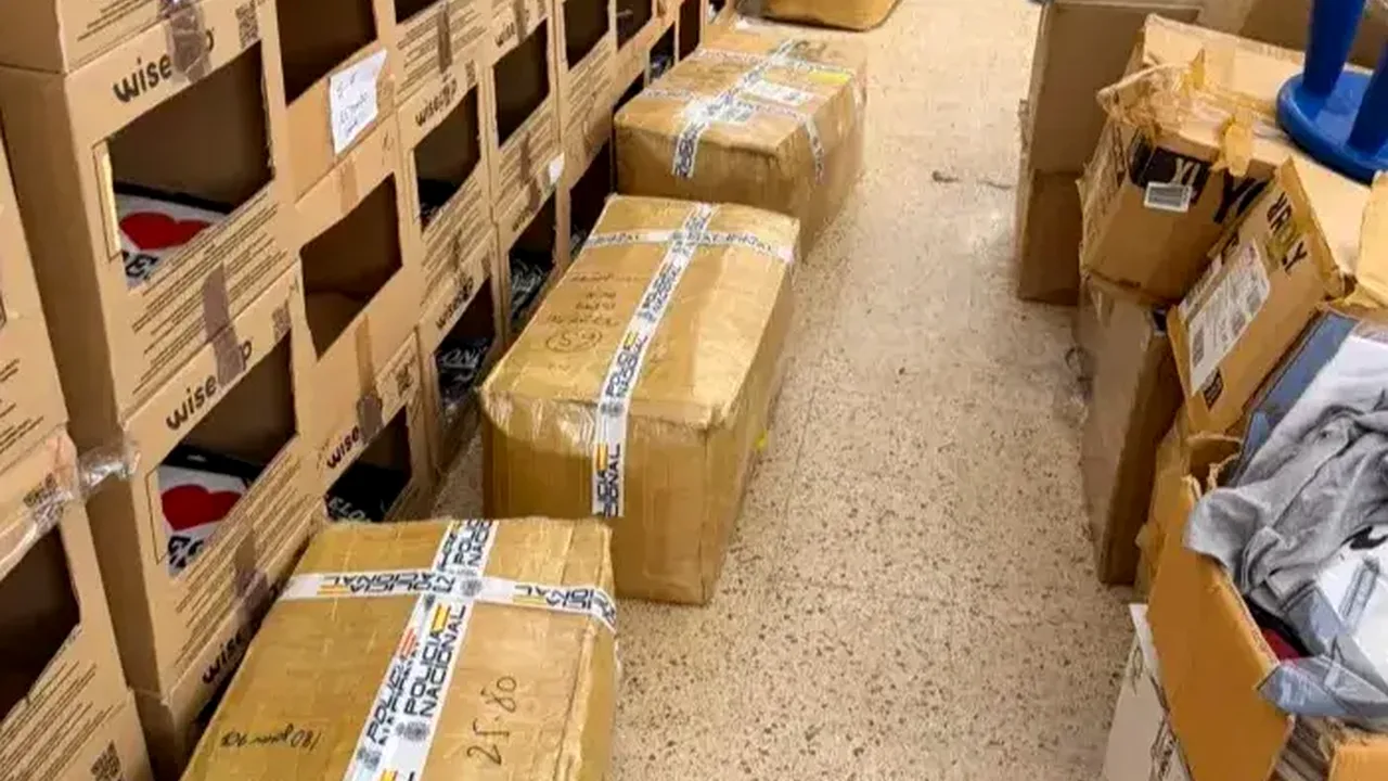 کشف ۶۰۰۰ کالای تقلبی بارسلونا در یک عملیات پلیسی