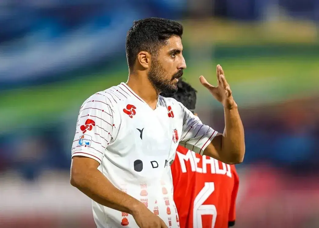 پوریا لطیفیفر، هافبک جوان پرسپولیس در ترکیب اصلی مقابل نفت آبادان