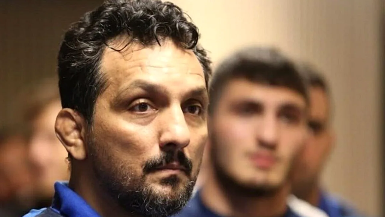 اعتراض تند سرمربی کشتی به داوری: حق بچهها پایمال میشود