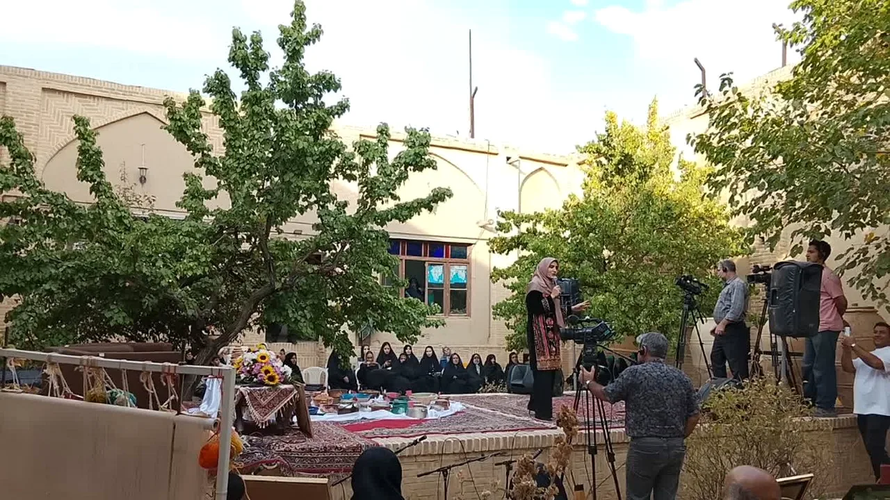 پخش «ایران جان» از خانه پدری مصدق در آشتیان