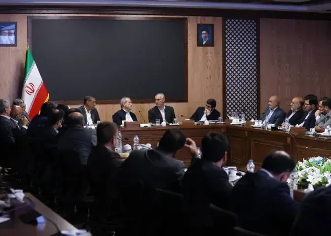 پزشکیان: درآمد حاصل از کاهش مصرف بنزین به تقویت کالابرگ اختصاص مییابد